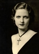 Alfred Cheney Johnston_1931_Ziegfeld Follies Girls_Dorothy Flood (cross) [sepia].jpg